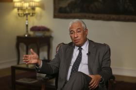 COSTA DIZ QUE SE SENTIU MAIS JOVEM COM A OPINIÃO DE SÓCRATES SOBRE A SUA LIDERANÇA