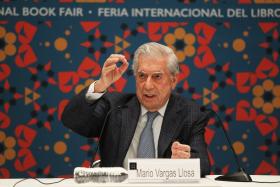 VARGAS LLOSA CONSIDERA “POUCO PROVÁVEL” QUE REGIME CUBANO SOBREVIVA AO “DITADOR” FIDEL CASTRO