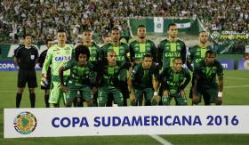 SUSPENSA FINAL DA TAÇA SUL-AMERICANA DE FUTEBOL APÓS QUEDA DE AVIÃO COM EQUIPA BRASILEIRA
