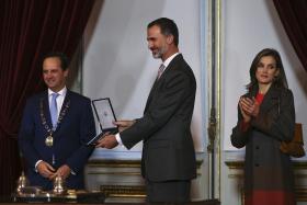 REIS DE ESPANHA RECEBEM CHAVE DA CIDADE DE LISBOA DAS MÃOS DE FERNANDO MEDINA