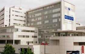 PARTE DO HOSPITAL GEORGES POMPIDOU EM PARIS EVACUADA DEVIDO A AMEAÇA DE BOMBA
