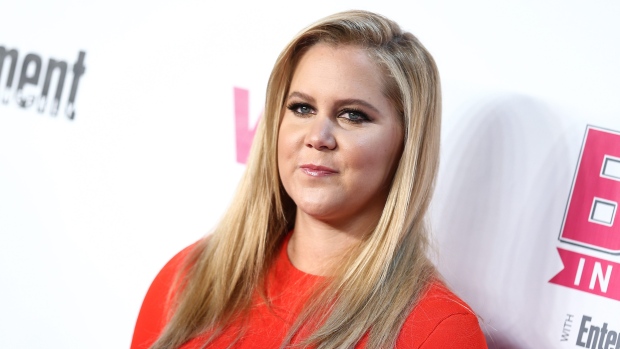 Amy Schumer participa no VH1 Big In 2015 - Entertainment Weekly Award Show, realizado no Pacific Design Center, em West Hollywood, Califórnia. Foto de arquivo de 15 de novembro de 2015, (Foto de John Salangsang / Invision / AP, File)
