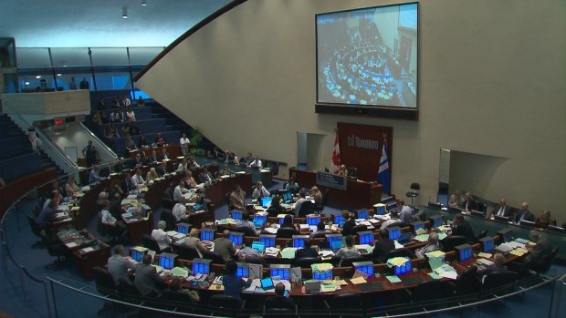 RELATÓRIO REVELA QUE VEREADORES MUNICIPAIS EM TORONTO TÊM MAIS PROBABILIDADE DE VOTAR NÃO