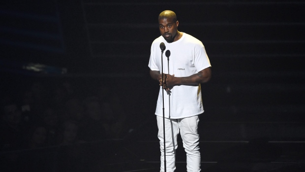 Kanye West aparece nos MTV Video Music Awards no Madison Square Garden - 28 de agosto de 2016, em Nova Iorque. (Foto de Charles Sykes / Invision / AP)