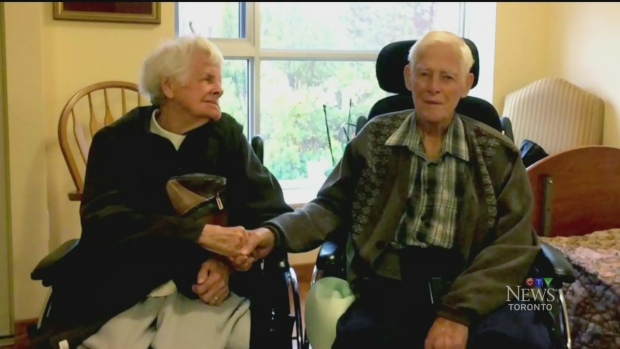 Jessie, de 92 anos, e o seu marido Clarence, de 93 anos, estavam a morar juntos numa casa de repouso em Grimsby e depois foram enviados para casas diferentes, uma em Grimsby e outra em St. Catharines, nas proximidades.