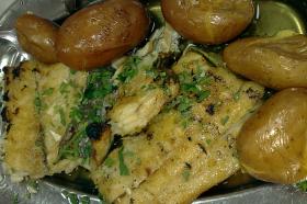 COM OU SEM FARTURA, FAMÍLIAS EM LUANDA NÃO DISPENSAM BACALHAU NO NATAL