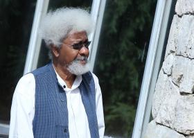ESCRITOR NIGERIANO WOLE SOYINKA DEITA FORA “CARTA VERDE” APÓS VITÓRIA DE TRUMP