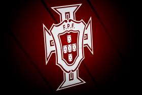 TREINADORES E JOGADORES JUNTAM-SE À FPF NA ATRIBUIÇÃO DAS QUINAS DE OURO