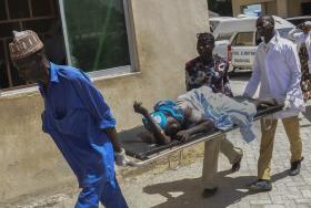 BOMBISTAS-SUICIDAS EXPLODIRAM-SE NUM MERCADO NA NIGÉRIA , PELO MENOS 17 FERIDOS