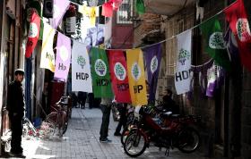 PARTIDO PRÓ-CURDO ATACADO APÓS ATENTADO QUE FEZ 14 MORTOS NA TURQUIA