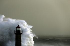 TRÊS BARRAS FECHADAS NO ALGARVE DEVIDO À AGITAÇÃO MARÍTIMA