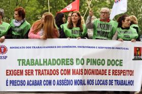 TRABALHADORES DO PINGO DOCE EXIGEM AUMENTO SALARIAL DE 40 EUROS E 25 DIAS DE FÉRIAS