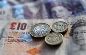 LIBRA SOBE FACE AO EURO PARA MÁXIMO DESDE JULHO