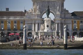COMERCIANTES DE LISBOA ESTÃO OTIMISTAS COM VENDAS DE NATAL E DESTACAM CONSUMO DE TURISTAS