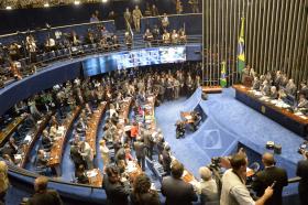 CONGRESSO BRASILEIRO APROVA LEI QUE LIMITA GASTOS PÚBLICOS POR 20 ANOS