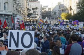 TRABALHADORES ESPANHÓIS MANIFESTARAM-SE CONTRA POLÍTICA DO GOVERNO DE RAJOY