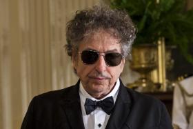BOB DYLAN ATUA EM ABRIL NA SUÉCIA APÓS FALTAR NO SÁBADO À CERIMÓNIA DOS NOBEL