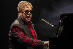 ELTON JOHN REGRESSA A PORTUGAL PARA UM CONCERTO EM LISBOA