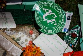 ACIDENTE/COLÔMBIA: VITÓRIA DE GUIMARÃES USA SÍMBOLO DA CHAPECOENSE FRENTE AO CHAVES