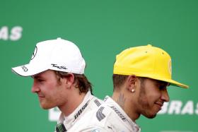 HAMILTON TRISTE, MAS NÃO SURPREENDIDO, COM RETIRADA DE ROSBERG DA FÓRMULA 1