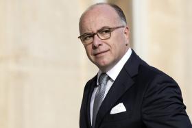 BERNARD CAZENEUVE SUBSTITUI MANUEL VALLS NA CHEFIA DO GOVERNO FRANCÊS – OFICIAL