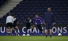 ADEPTOS INGLESES INVADEM O PORTO, MUITOS SEM BILHETE PARA O JOGO ENTRE O FC PORTO E O LEICESTER