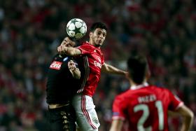 BENFICA APURA-SE PARA OS ‘OITAVOS’ DA LIGA DOS CAMPEÕES, MESMO PERDENDO COM NÁPOLES