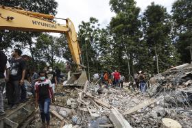 PELO MENOS 25 MORTOS E CENTENAS DE FERIDOS NO SISMO NA INDONÉSIA – NOVO BALANÇO