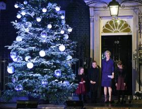IRÃO CHAMA EMBAIXADOR BRITÂNICO PARA PROTESTAR POR DECLARAÇÕES DE THERESA MAY