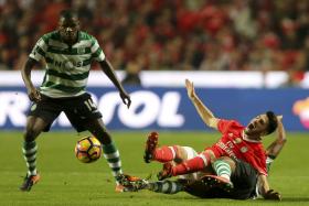 TRICAMPEÃO BENFICA VENCE DÉRBI E REFORÇA LIDERANÇA DA I LIGA