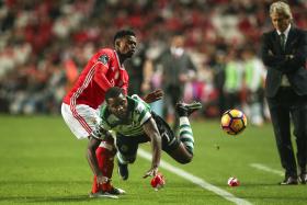 BENFICA VENCE SPORTING POR 2-1 E REFORÇA LIDERANÇA DA I LIGA DE FUTEBOL