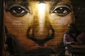 CENTENAS DE RAPARIGAS NO QUÉNIA PASSAM O NATAL NA ESCOLA PARA EVITAR EXCISÃO