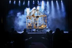 SÃO LUIZ ACOLHE UMA MÁQUINA DO TEMPO EM FORMA DE CASA NA PEÇA “PROJETO SECRETO”