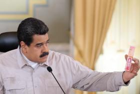 VENEZUELANOS SAÍRAM ÀS RUAS DE CARACAS EM DEFESA DE NICOLÁS MADURO