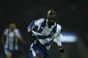 FC PORTO APROVEITA DERROTA DO SPORTING E MANTÉM PERSEGUIÇÃO AO BENFICA