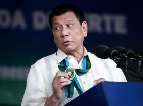 DUTERTE CHAMA “IDIOTA” AO ALTO-COMISSÁRIO DA ONU QUE PEDIU QUE O INVESTIGASSEM POR HOMICÍDIO