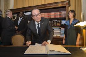 FRANÇA NÃO VAI DEIXAR QUALQUER UM ANULAR ACORDO SOBRE O CLIMA – HOLLANDE