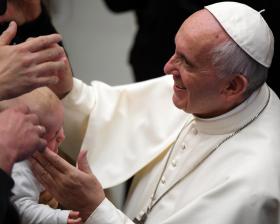 PAPA FRANCISCO DIZ QUE É TEMPO DE “CALAR AS ARMAS” NA SÍRIA