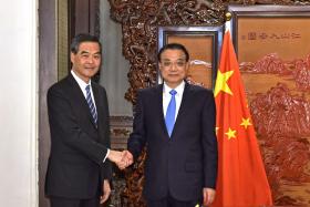 PEQUIM VAI OBRIGAR DEPUTADOS DE HONG KONG À ASSEMBLEIA NACIONAL A JURAR FIDELIDADE À CHINA