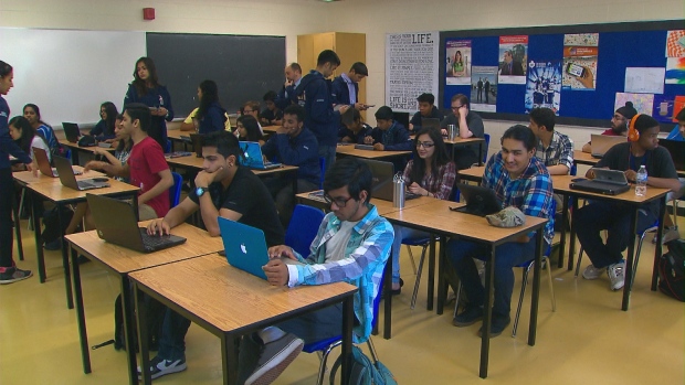 PRÓXIMO TESTE DO EQAO SERÁ FEITO EM PAPEL APÓS UM CIBERATAQUE