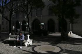 TRÂNSITO REABERTO NO LARGO DO CARMO, EM LISBOA, APÓS AMEÇA DE BOMBA