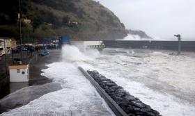 SETE ILHAS DOS AÇORES SOB AVISO AMARELO ATÉ SEGUNDA–FEIRA DEVIDO A VENTO E CHUVA