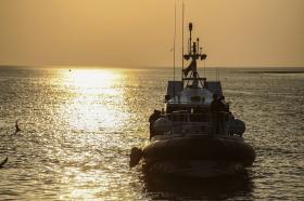 BARCO COM 31 PESSOAS, A MAIORIA TURISTAS CHINESES, DESAPARECEU NA MALÁSIA