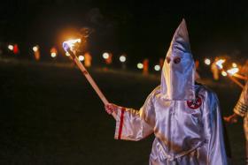EUA: EX-LÍDER DO KU KLUX KLAN SAÚDA POSSE DE TRUMP COM A MENSAGEM “CONSEGUIMOS!”