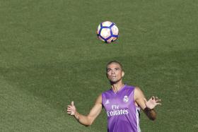 PEPE FALHA TREINO DO REAL MADRID DEVIDO A LESÃO NO GÉMEO DA PERNA ESQUERDA