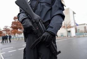 ALERTA DE BOMBA ENCERRA IMPORTANTE POSTO FRONTEIRIÇO ENTRE EUA E CANADÁ