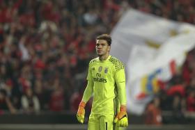 PIZZI E EDERSON RENOVAM COM O BENFICA