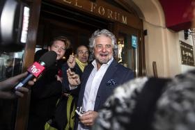 MOVIMENTO 5 ESTRELAS DEFENDE REFERENDO EM ITÁLIA SOBRE O EURO