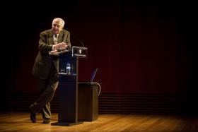 ATRIBUIÇÃO DE NOME DE MÁRIO SOARES A AVENIDA DIVIDE POPULAÇÃO DE SANTA COMBA DÃO