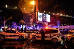 POLÍCIA TURCA DETÉM OITO PRESUMÍVEIS SUSPEITOS DE ATAQUE CONTRA DISCOTECA